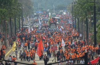 Hari Ini 50 Ribu Buruh Demo Kepung Istana  Untuk Sampaikan 6 Tuntutan