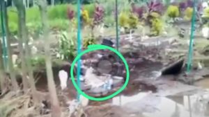 Banjir Luapan Sungai Terjang TPU Membuat Mayat Keluar Liang Lahad