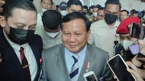 Prabowo Juga Pamer Rambut Putih Merespon Ucapan Jokowi Terkait ‘Pemimpin Berambut Putih’