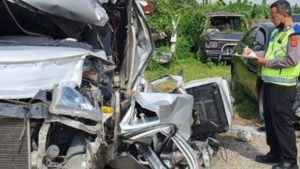 Kecelakaan Maut Luxio Tabrak Truk di Tol Cipali Tewaskan 3 Orang