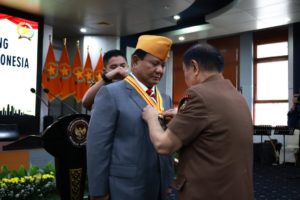 HUT LVRI ke-66: Prabowo Dianugerahi Bintang Legiun Veteran Republik Indonesia