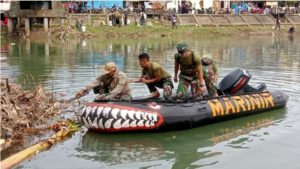 Demi Batang Arau Kinclong, Marinir Diterjunkan Bersihkan Sampah