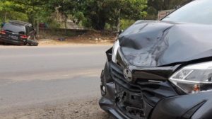 Dua Mobil Terlibat Adu Banteng di Jalan Kemang Karna Tak Perhatikan Jalan