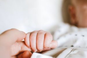 Nasib Perawat Yang Lalai Hingga Jari Bayi Terpotong Berujung Tersangka