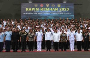 Jokowi Disambut Panglima dan Kapolri Hadiri Rapim TNI-Polri 2023