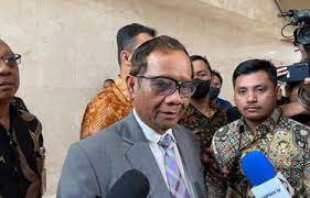 Mahfud Puji Kinerja Hakim PN Jaksel yang Vonis Ringan Bharada E Obyektif ; Hebat dan Berani