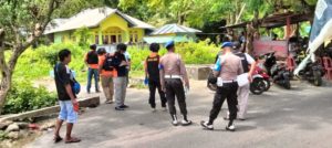 Polisi Olah TKP Kejadian Pembacokan Anggota TNI dan Kematian Warga yang Tertembak di Wakal