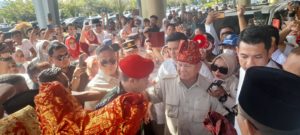 Disambut Ribuan Masyarakat, Prabowo Subianto Sabak dan Terharu