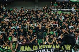 Bikin Salut! Bonek Tetap Kawal Bus Persija Meski Persebaya Kalah