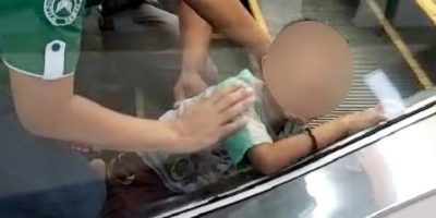 Menangis Kesakitan Bocah 10 Tahun Tangannya Terjepit Eskalator Saat Bermain di Mall