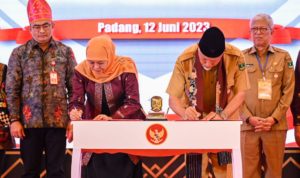Dorong Investasi Jatim-Sumbar, Khofifah Ajak Pengusaha Investasi di SIER