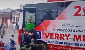 Bus Verry Mulyadi Antarkan Keluarga Korban Erupsi Marapi Menuju Pandam Pakuburan
