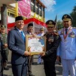 Bupati Pasaman Sabar AS, Terima Penghargaan Dari Gubernur Sumbar Di Hari Pendidikan Dan Hari Otonomi Daerah XXVIII 2024