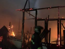 Lima Rumah Serta Satu Kontrakan Hangus di Padang