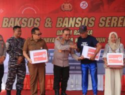 500 Paket Sembako Dibagikan Polda Sumbar