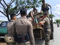 Tak Indahkan Peringatan, Barang Bekas Milik Pengepul Diangkut Satpol PP Padang