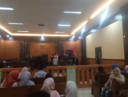 Hakim Vonis Bebas Mantan Wakepsek SMK PP Padang