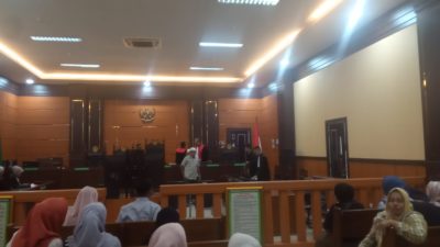 Hakim Vonis Bebas Mantan Wakepsek SMK PP Padang