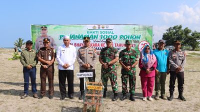 Polres Pasbar Tanam 1.000 Pohon di Pantai Muaro Sasak