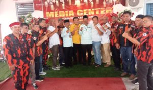 Ribuan Warga Dari Beragai Penjuru Antarkan Paslon MODE Mendaftar Ke KPU Pasaman