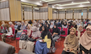 Fakultas Ilmu Sosial UNP Gelar Kuliah Umum Bersama Guru Besar dari Australian National University