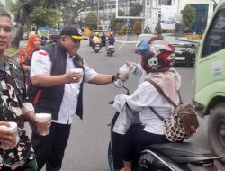 IOF Pengda Sumbar, MPW Pemuda Pancasila Sumbar, dan Denpom I/4 Bagikan Takjil Gratis di Depan Denpom I/4