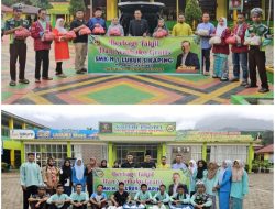 Menanamkan Nilai Kepedulian Sosial, SMK Negeri 1 Lubuk Sikaping Berbagi Takjil Dan Sembako Gratis
