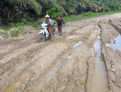 Diduga Dikorupsi, Proyek Jalan dan Normalisasi Sungai Malah Rugikan Warga Taileleu Mentawai