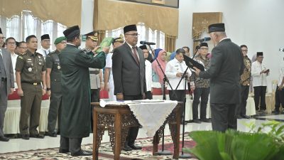 Arry Yuswandi Resmi Dilantik Sebagai Sekda Sumbar, Gubernur Mahyeldi: Sekda Adalah Mesin Penggerak Pemerintahan