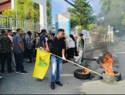 Demo di Kejati Sumbar, Minta Usut Kasus Lahan Hutan di Solsel, Minta Kajati Mundur