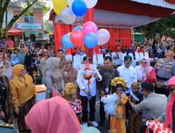 Pawai Alegoris Meriahkan HUT RI ke-80 di Lubuk Sikaping, Bupati Pasaman Sampaikan Pesan Nasionalisme