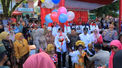 Pawai Alegoris Meriahkan HUT RI ke-80 di Lubuk Sikaping, Bupati Pasaman Sampaikan Pesan Nasionalisme