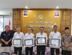 Kadis DPM Pasaman dan Wali Nagari Pauah Raih Penghargaan dari KPPN Lubuk Sikaping