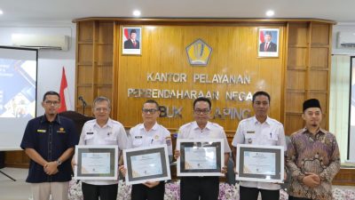 Kadis DPM Pasaman dan Wali Nagari Pauah Raih Penghargaan dari KPPN Lubuk Sikaping