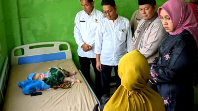 Prihatin Kasus Gizi Buruk, Bupati Pasaman Bersama Istri Turun Langsung Jenguk Balita di RSU Tuanku Imam Bonjol