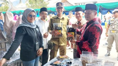 Bupati Welly Suhery Apresiasi “Hand Made” Karya Rutan Lubuk Sikaping di Bazar HUT Ke 80 Pasaman