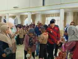 Bupati Welly Suhery Tinjau Pesan Berantai SD, Tanamkan Semangat Kebersamaan Sejak Dini