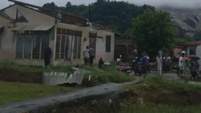 PUTING BELIUNG LANDA KELURAHAN BATU GADANG, 42 RUMAH TERDAMPAK