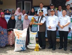 26.674 KK Terima Bantuan Pangan, Wabup Parulian Pasaman: “Tegaskan Komitmen Pemerintah Hadir di Tengah Warga”