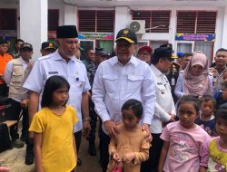 Menko Polhukam Serahkan Bantuan Rp309 Juta bagi Korban Banjir dan Longsor di Padang