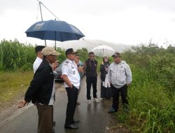 Respons Kilat! Bupati Pasaman Tinjau Kerusakan Akibat Luapan Batang Aia Pakau, Alat Berat Lansung di Terjunkan