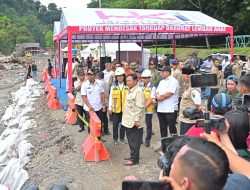 Presiden Prabowo Tinjau Langsung Jalan Nasional Putus di Lembah Anai