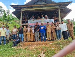 Verry Mulyadi Serahkan 12.200 Bibit Kopi Robusta kepada Kelompok Tani di Lubuk Kilangan