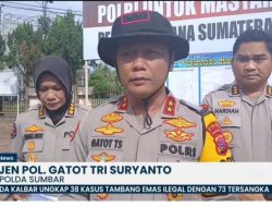 Jenderal Reserse Humanis! Irjen Pol Gatot Tri Suryanta Kapolda Sumbar, Langsung Turun ke Lokasi Bencana
