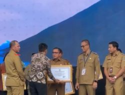 Gubernur Mahyeldi Raih Upakarya Wanua Nugraha, Bukti Komitmen Bangun Desa dan Kelurahan Berprestasi