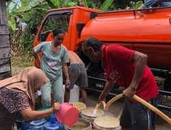 Verry Mulyadi Libatkan Organisasi Sosial Salurkan Bantuan Air Bersih untuk Warga Terdampak Kekeringan di Pauh