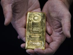 Gila! Emas Tembus US$5.500 Hari Ini, Spekulasi Lengsernya Powell Bikin Pasar Panik Beli