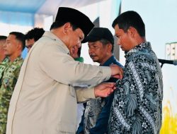 Presiden Prabowo Anugerahkan Tanda Kehormatan kepada Petani dan Tokoh Pertanian