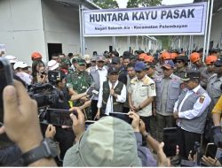 Gubernur Mahyeldi Dampingi Menko PMK Resmikan Hunian Sementara bagi Korban Bencana di Sumbar