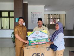 Kursi Roda untuk Nurhayeti, Menggerakkan Hati Bupati Welly Suhery    